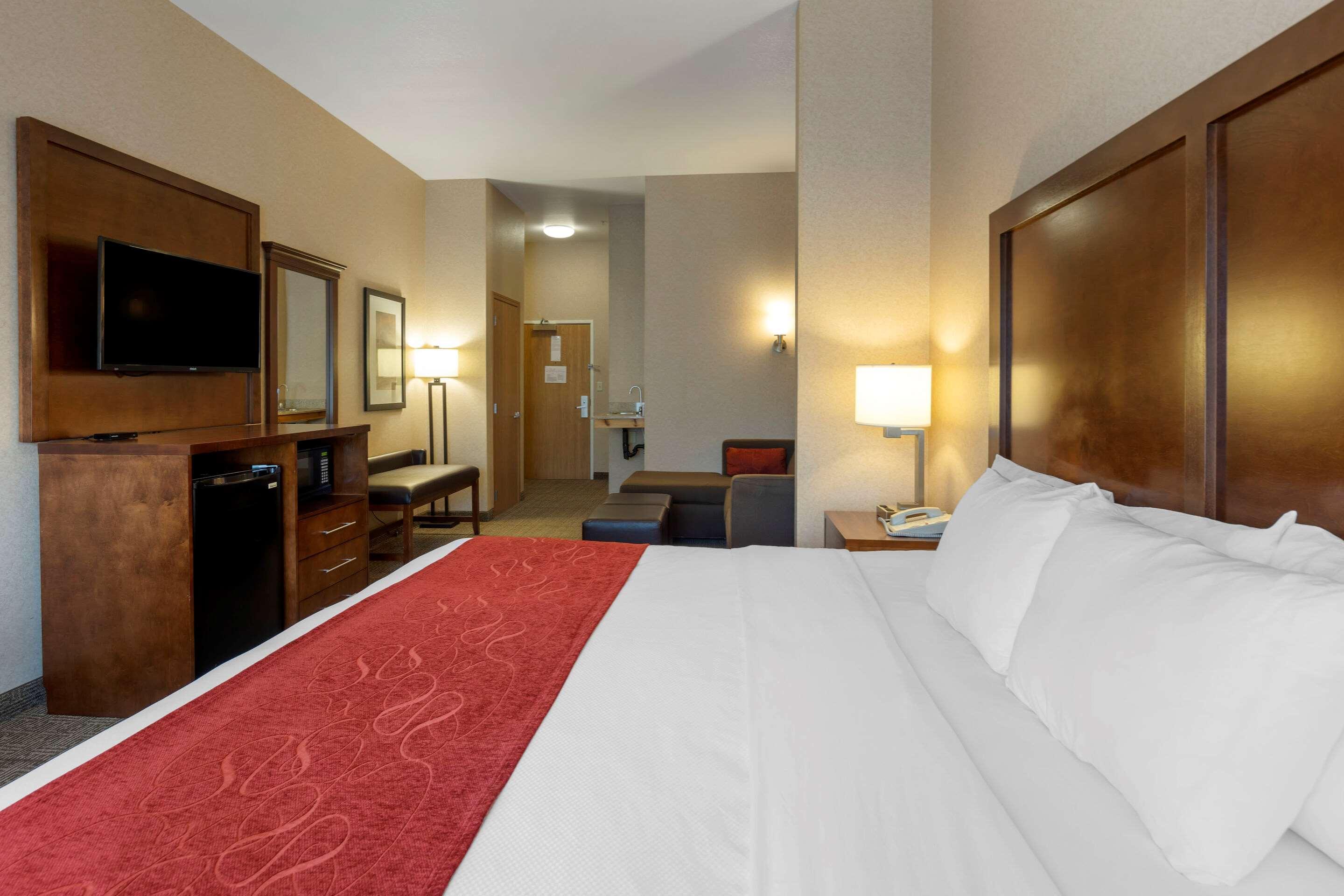 Comfort Suites Anchorage International Airport Exterior photo
