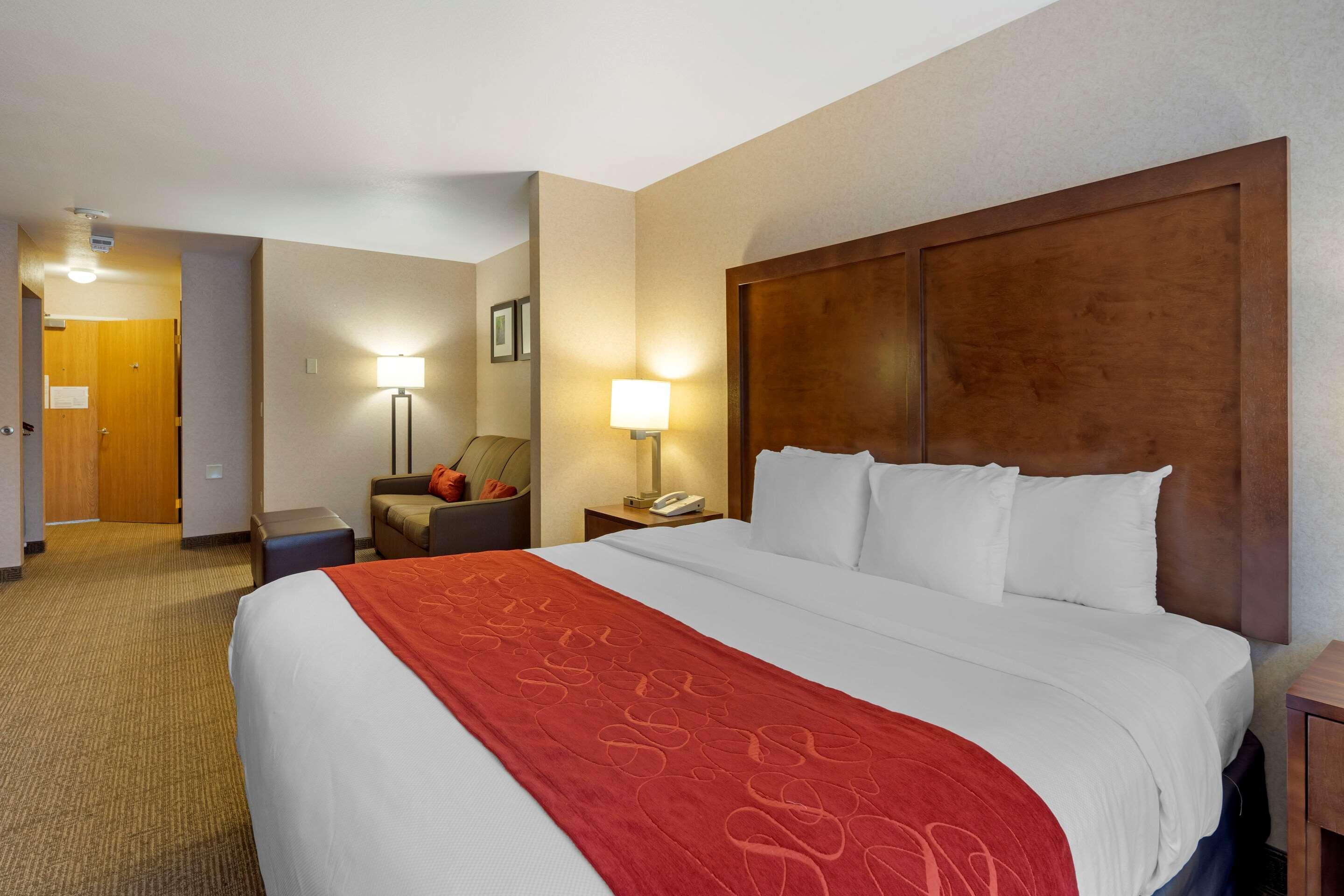 Comfort Suites Anchorage International Airport Exterior photo
