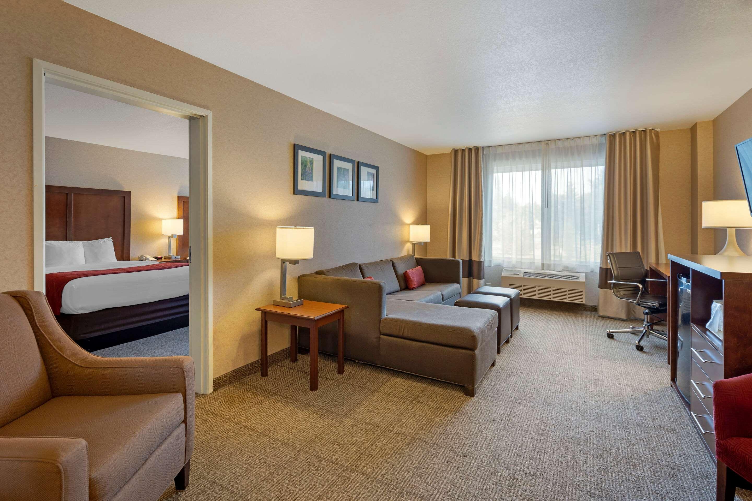 Comfort Suites Anchorage International Airport Exterior photo